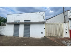 Casa e Comércio a venda 